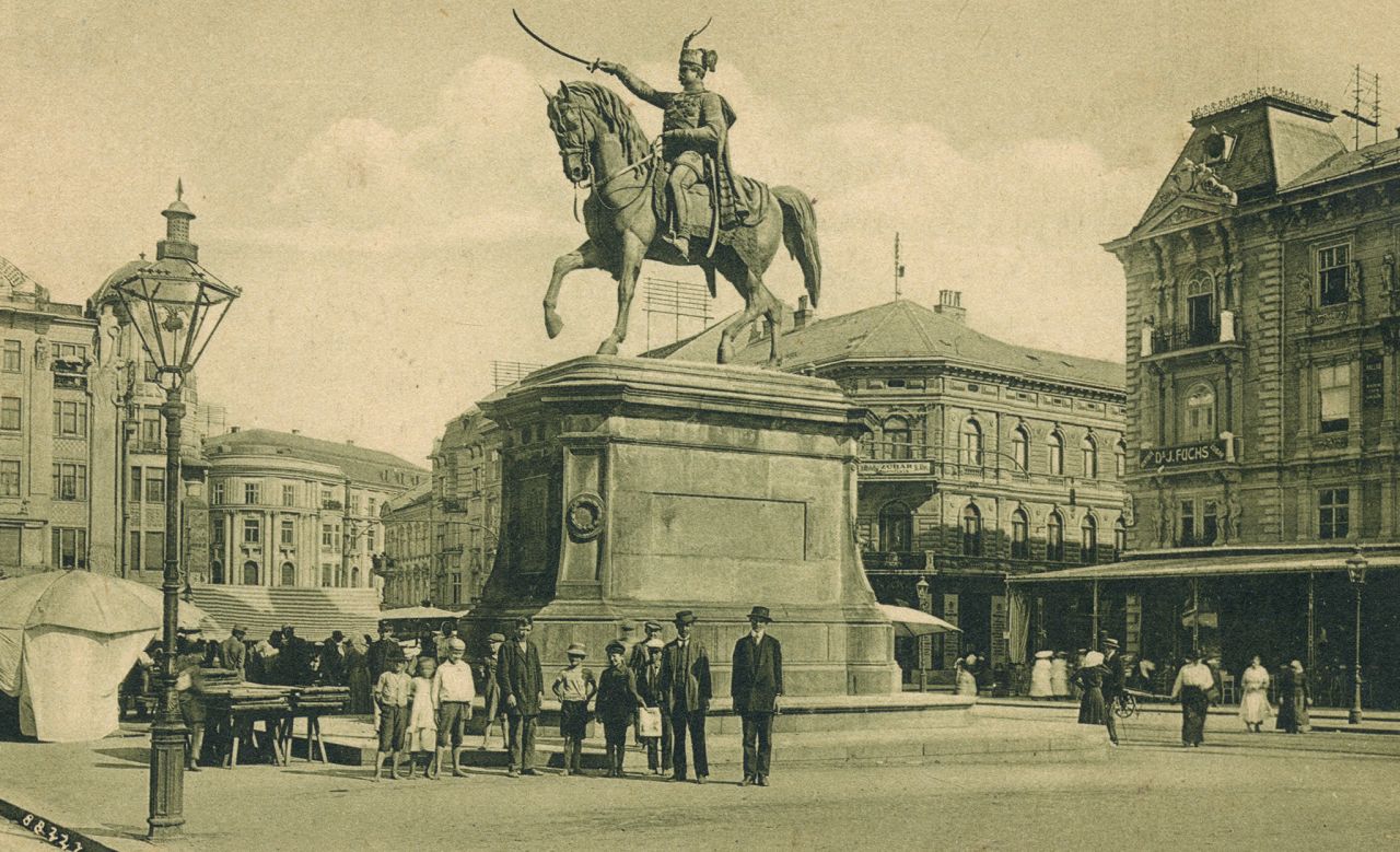 Trg bana Jelačića oko 1915. godine. Spomenik banu